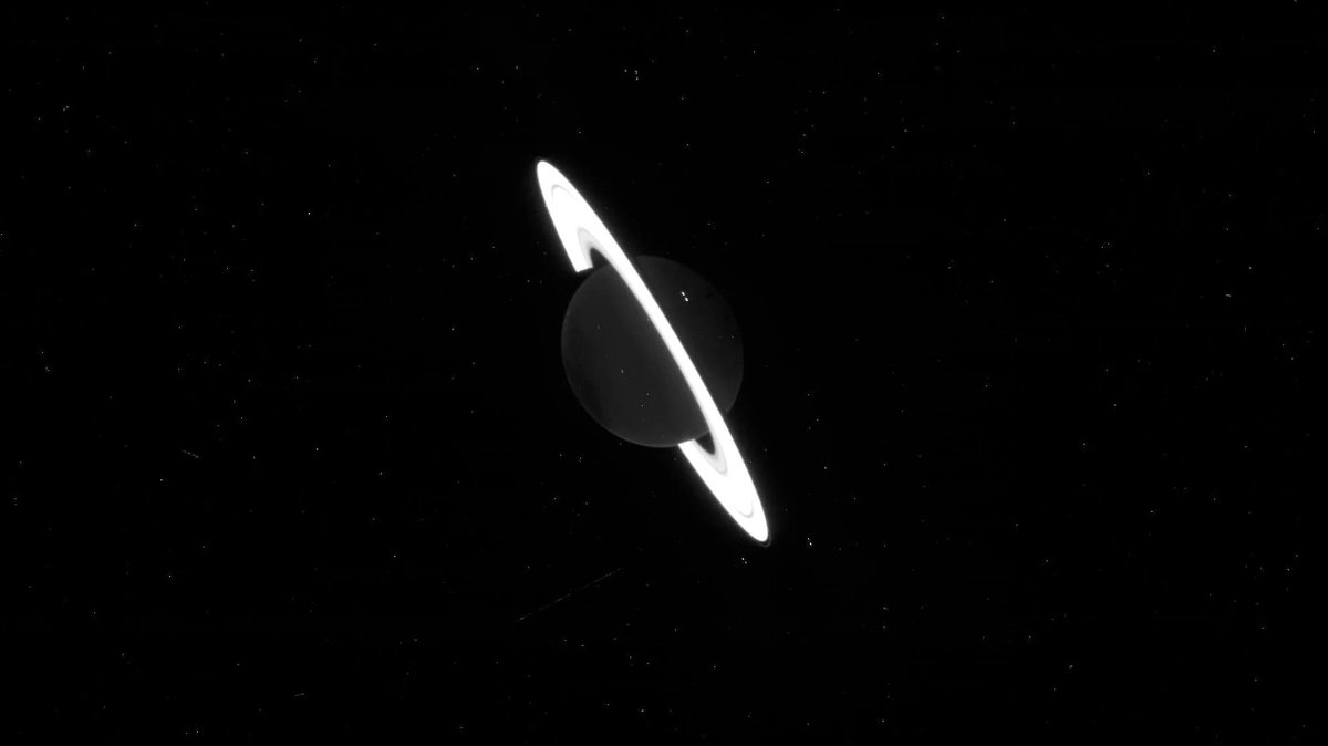 NEWS 🚨: James Webb telescope takes its first image of Saturn