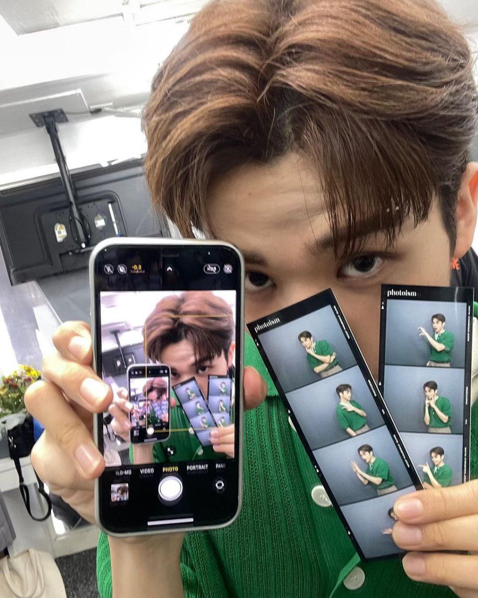 [PHOTO] 230629

“i think i’ve been liking green lately. 🌱”

🔗: instagram.com/p/CuDwzJDSKvP/…

@HORI7ONofficial #HORI7ON #호라이즌 #VINCI #빈치