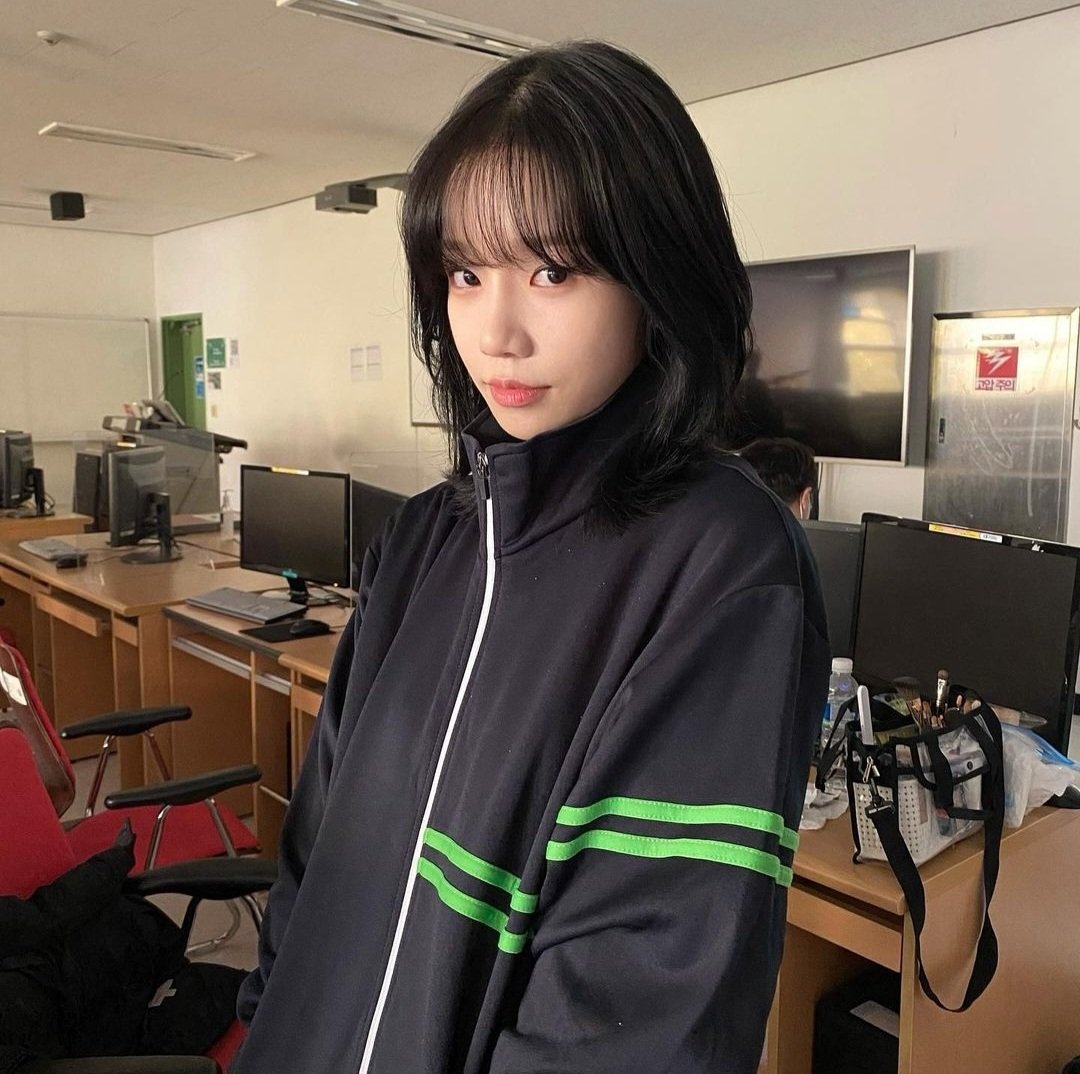 JOYURI_011022's tweet photo. 내추럴한 차림에서 나오는 훈내 장난아님 https://t.co/C6NnD486Jm