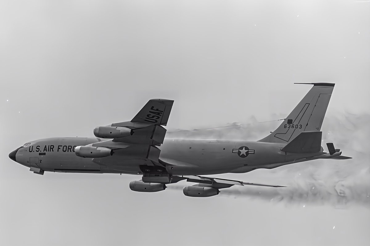 Tera6711's tweet image. #空中給油100周年