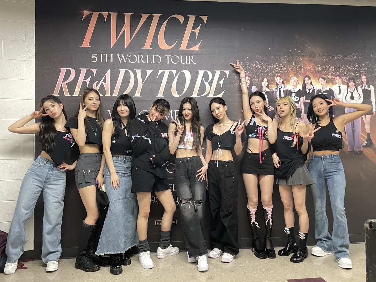 TWICE 5TH WORLD TOUR 'READY TO BE' IN #CHICAGO - DAY 1

DAY 1 in Chicago was so much fun🔥
Thanks to our Chicago ONCE for making us feel incredibly happy tonight!

#TWICE #트와이스 #READYTOBE #TWICE_5TH_WORLD_TOUR