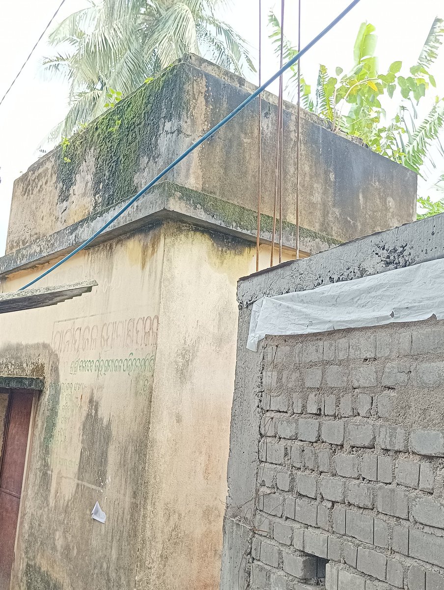 This is the condition of the roof top watertank of Gud Village,Soro, Balasore which provides safe drinking water to more than 150 families as well as the famous Baladev Jew temple of Gud village. #Drinkingwaterforall 
@CMO_Odisha
@MoSarkar5T @jaljeevan_
@PRDeptOdisha @DBalasore