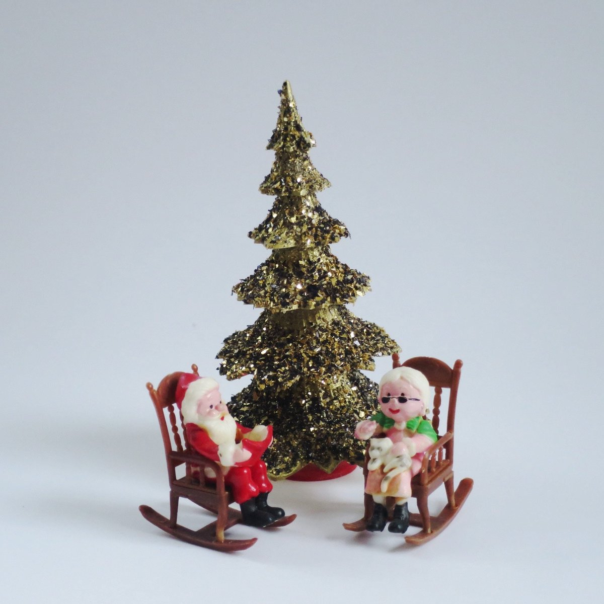 swirlingO's tweet photo. MCM Gold Putz Tree made in W. Germany, Ges Gesch https://t.co/qLqYS3THoC #SMILEttCIJ #PinIt23 #EpiconEtsy #SMILEtt23 #GoldGlitterTree https://t.co/zM23onZVDq