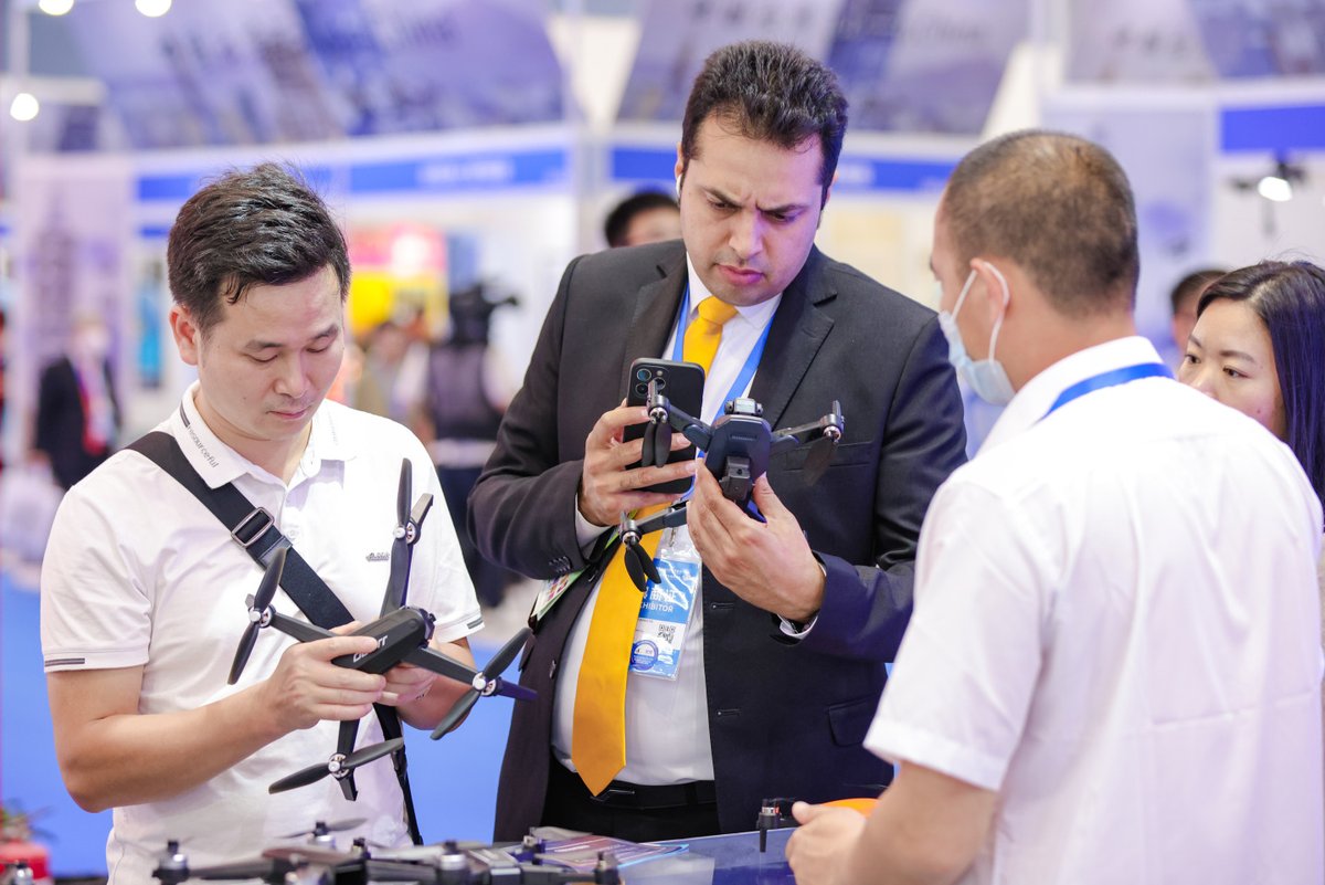 iGuangdong's tweet photo. Co-hosted with Vietnam and @UNIDO, the 18th China International Small and Medium Enterprises Fair and the 2nd SME International Cooperation Summit opened in #Guangzhou on June 27. More than 2,000 domestic and foreign companies are participating in the fair. #CISMEF #OnInGD @UN https://t.co/x2oh50Dc3C