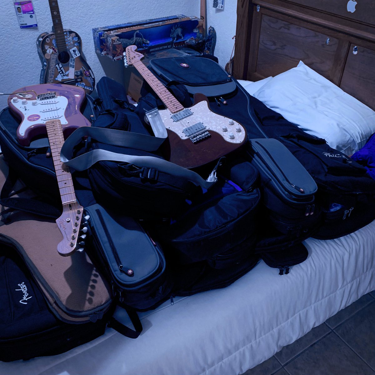 Ya va siendo hora de dorm…

#Starstuff #Guitarist #Guitar #GuitaristLife #GuitaristProblems #Teletuesday