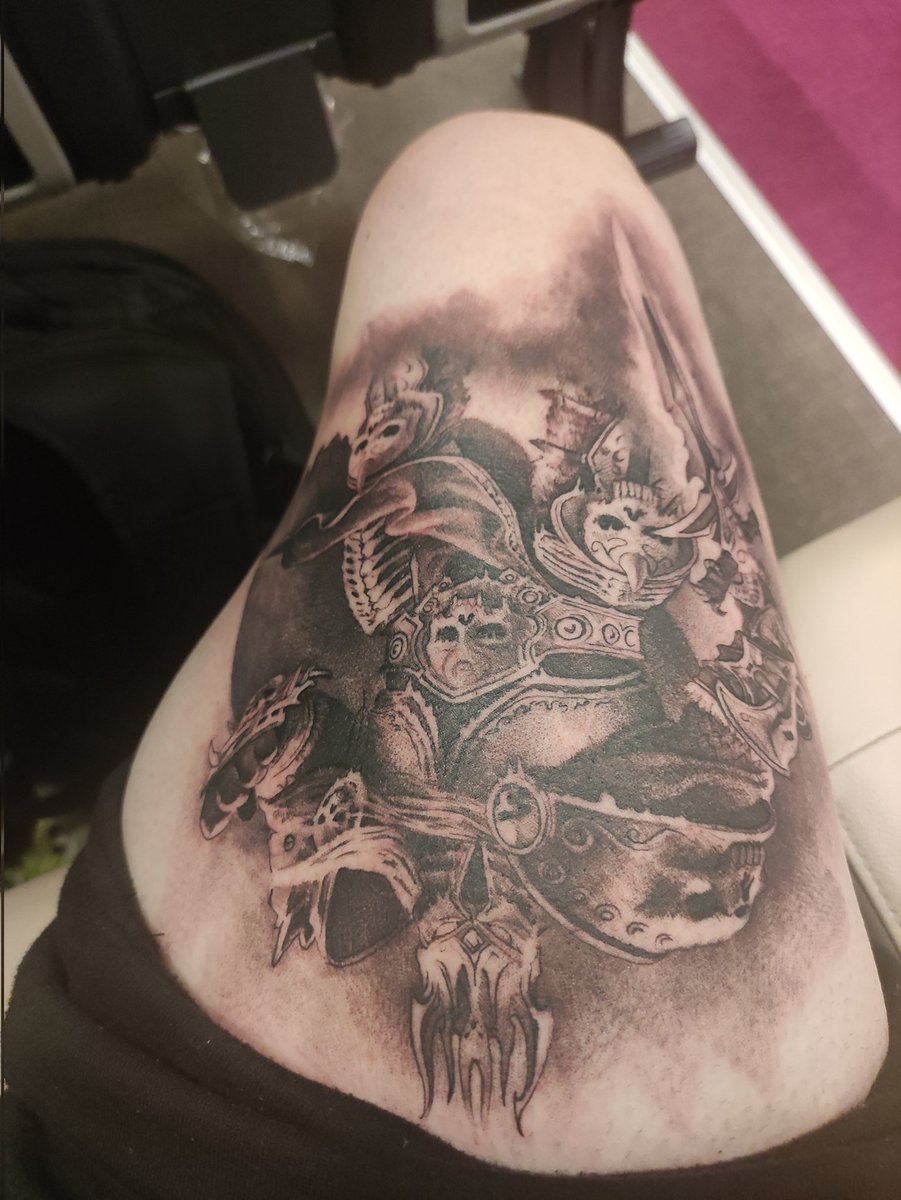 Buenos días gente. He llegado al tren, misión CASI completa.

He dormido mal y tengo un dolor de cabeza que flipas. Pero eh, mi Arthas Lich King es LA POLLA.

Voy por un café. Es primordial.