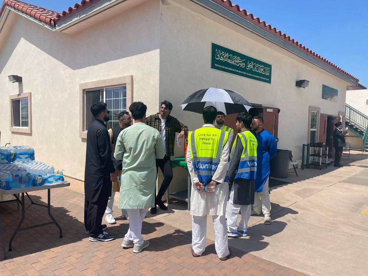 MKA__LA's tweet photo. Eid Moubarak everyone - #EidAdhaMubarak Our Youth have devoted time to organize parking and flow to reach the @thechinomosque smoothly. https://t.co/iQWuJC0Bjm