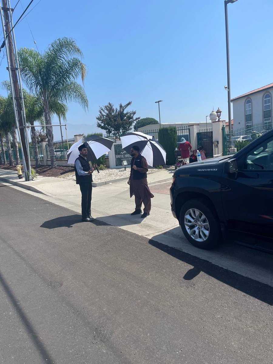 MKA__LA's tweet photo. Eid Moubarak everyone - #EidAdhaMubarak Our Youth have devoted time to organize parking and flow to reach the @thechinomosque smoothly. https://t.co/iQWuJC0Bjm