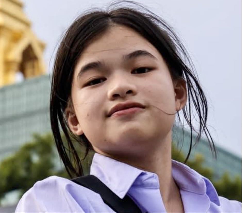 sunaibkk's tweet image. อัพเดต: สถานการณ์ #saveหยก ล่าสุด คือ #หยก แต่งชุดไปรเวทเข้าเรียนได้ แต่ครูบางคนไม่ตรวจการบ้านให้ ไม่มีชื่อในทะเบียนนักเรียนทำให้ไม่มีสิทธิสอบ และไม่มีสิทธิรับวุฒิการศึกษา ส่วนการประชุมที่กระทรวง พ.ม.เป็นเจ้าภาพยังไม่มีความคืบหน้าว่าจะหาทางออกยังไง #ส่องทวิตยามเช้า