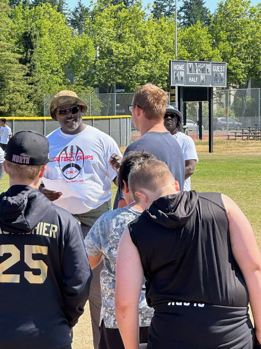 JakeHumphreys06's tweet photo. Just finished up at @JarvisGreen97 football camp. Great experience and amazing coaching. Walked away with camp MVP on top of it. #’25 https://t.co/k21oFtpthX