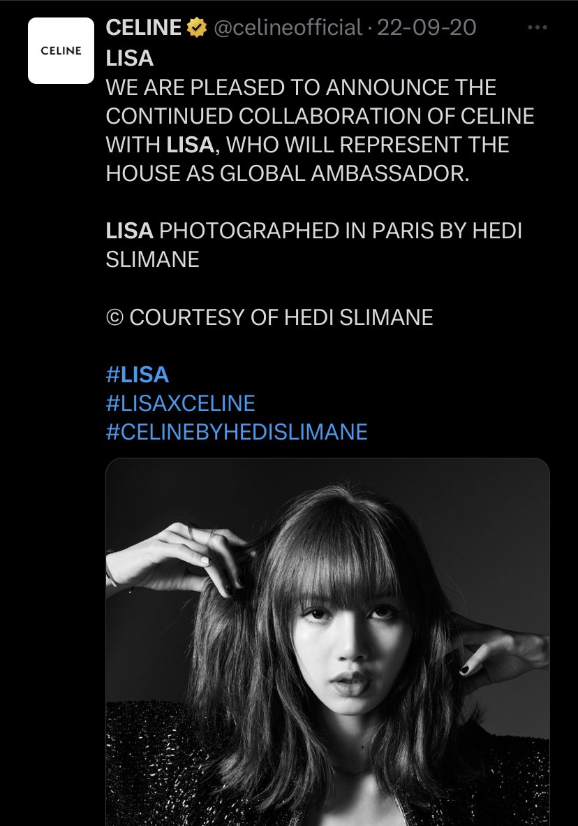 อะไรไม่รู้นะแต่ Global Brand Ambassador คนแรกและคนเดียว ณ ตอนนี้ ที่แบรนด์ประกาศแบบ Official ผ่านทุกๆแอคเคาท์ Official ของแบรนด์โดยตรง ก็ยังเป็นลิซ่าอยู่ อีเอดี้เป็นคนถ่ายเองกับมือ