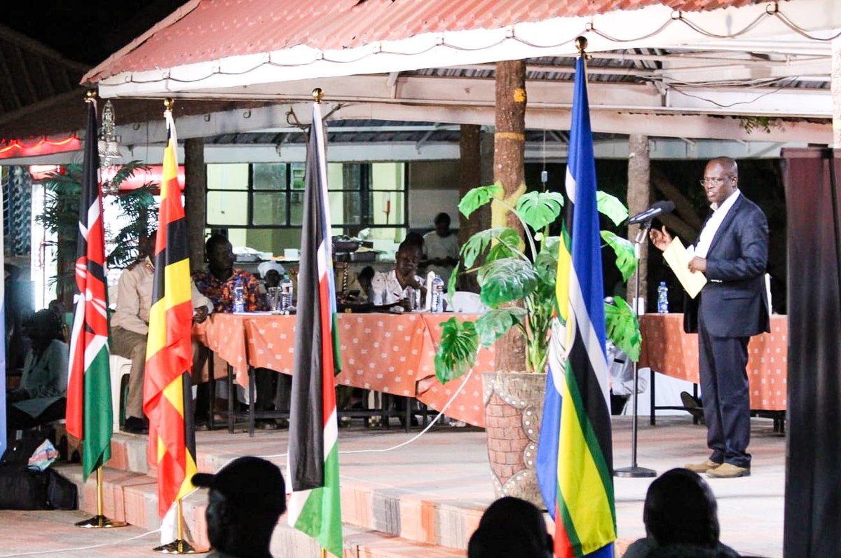 Yesterday evening, I had the honour of joining the heads of delegation from Uganda and South Sudan to flag off a Peace Caravan Tour and Benchmarking of Border Communities. The initiative aims to foster peaceful co-existence, regional integration, and socio-economic development.