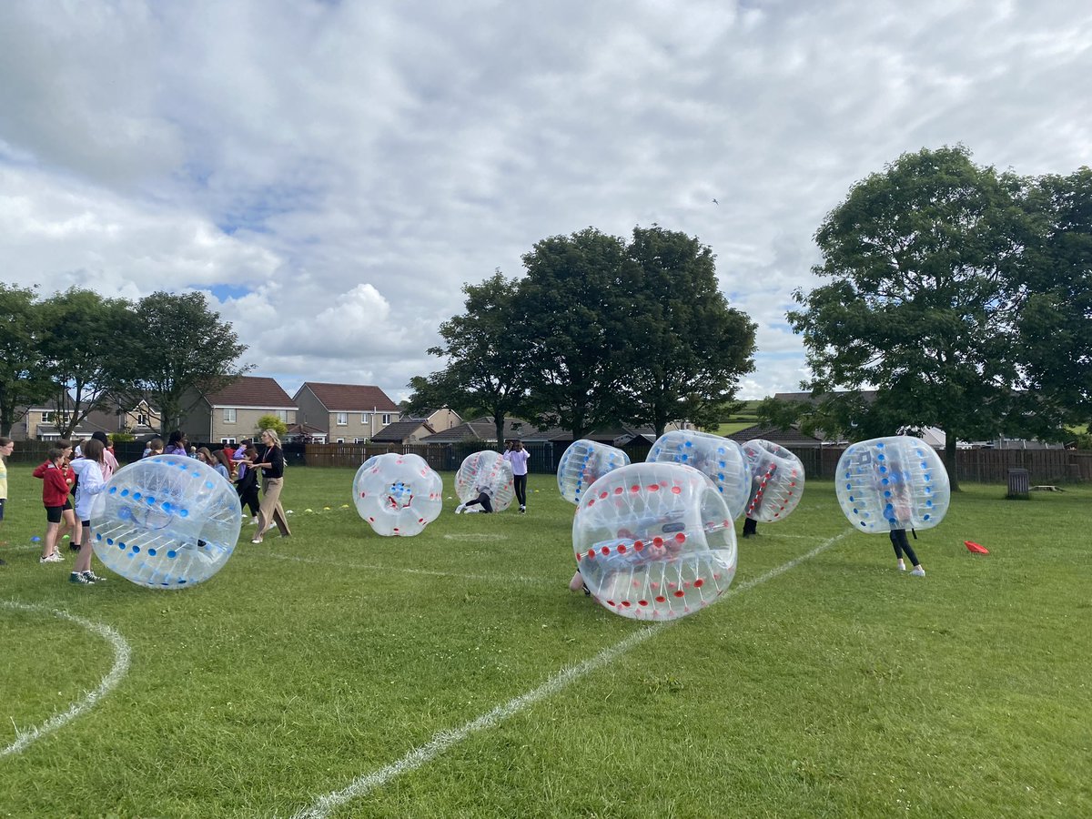 A fun inflatable morning! ☀️ @MacharNew