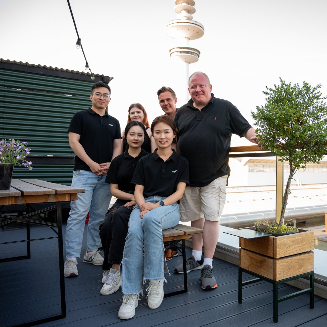 rt_fm's tweet image. In München, Hamburg &amp;amp; Berlin haben wir Medienvertretern aus Tages-, Lifestyle- &amp;amp; Technik-Presse die Shokz OpenFit vorgestellt 🚀
Das neue Modell setzt nicht auf den markentypischen Knochenschall, sondern überträgt das Audiosignal via DirectPitch-Technologie. Open-Ear neu gedacht.