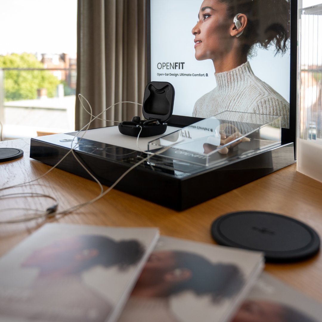 rt_fm's tweet image. In München, Hamburg &amp;amp; Berlin haben wir Medienvertretern aus Tages-, Lifestyle- &amp;amp; Technik-Presse die Shokz OpenFit vorgestellt 🚀
Das neue Modell setzt nicht auf den markentypischen Knochenschall, sondern überträgt das Audiosignal via DirectPitch-Technologie. Open-Ear neu gedacht.