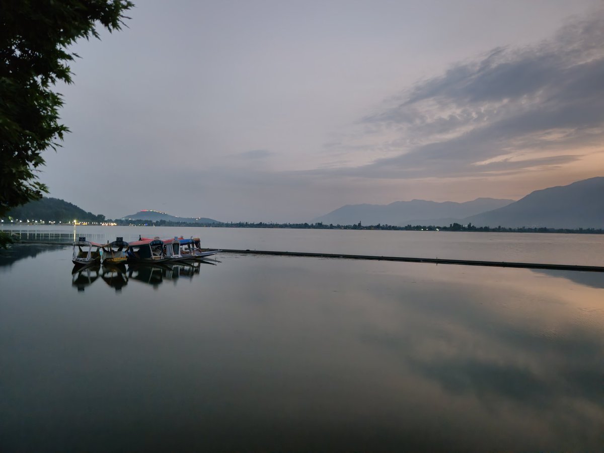 SyedAnwarRazvi1's tweet photo. DAL Lake ..... https://t.co/N5l2VNxlik