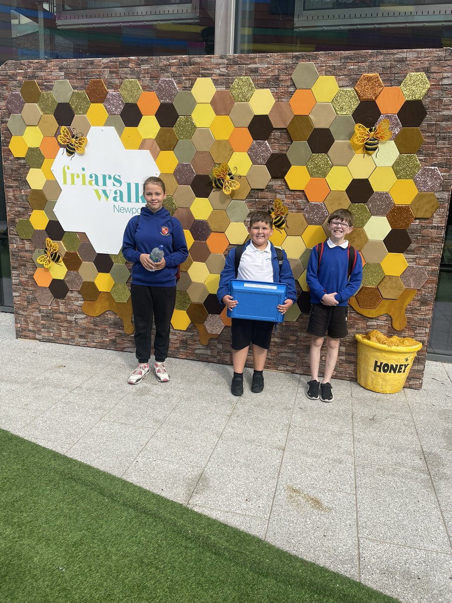 3 of our digital leaders have arrived at the University of South Wales for today’s Digital Conference. They are looking forward to showcasing their work in the networking space #EASDigiConf23 @EAS_Digital @EAS_STEM 💻 👩‍💻