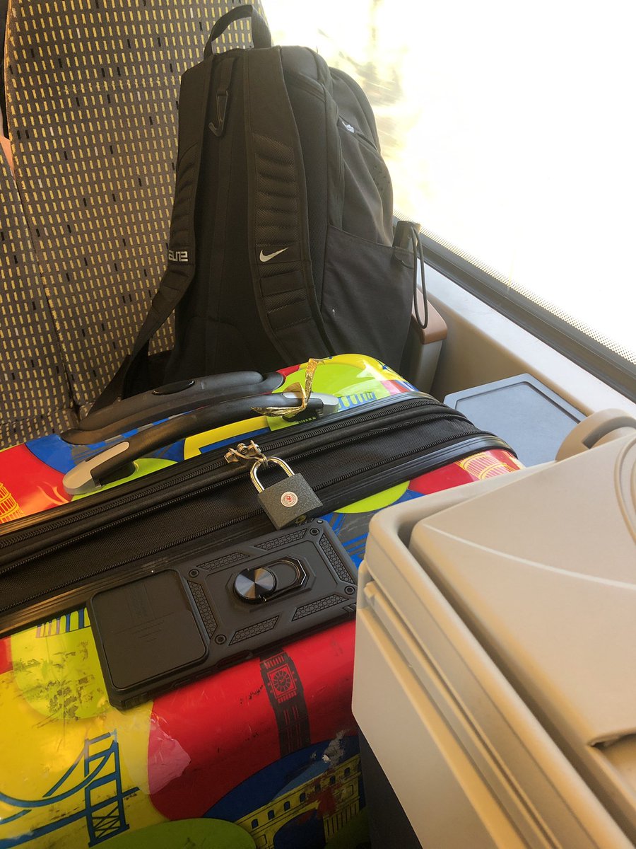 Hatte lange nicht hier geschrieben aus Motivation und sonstigen Gründen. Aber da ich jetzt erstmal zur <a href="/ShizaruReykah/">Shizaru Reykah⏳️🪶🐙🎼🍵👧🌿👁‍🗨</a> für die #DoKomi2023 Reise für meinen Urlaub Tweete ich mal wieder, mit viel Gepäck