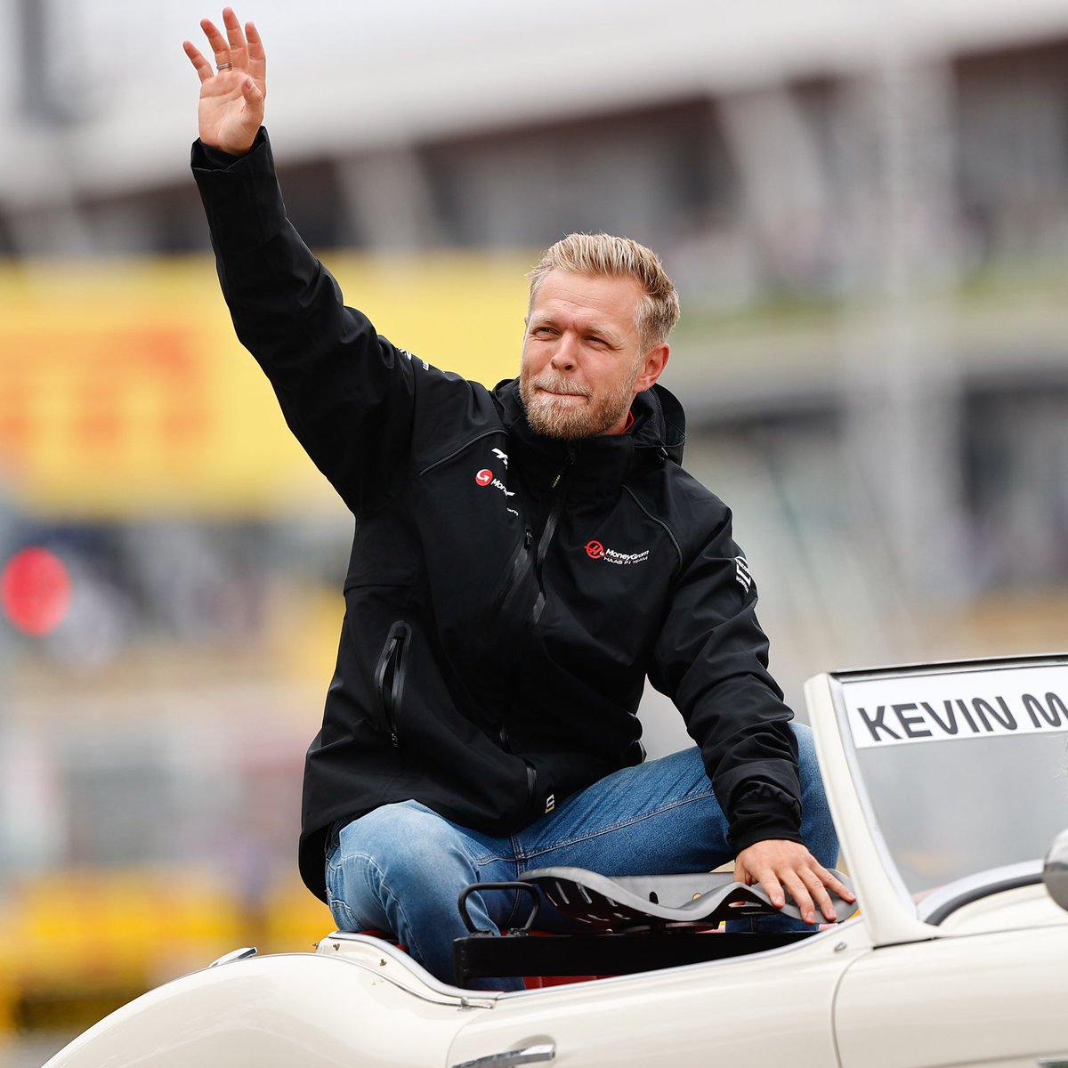 Guenther Steiner, performanslarından memnun oldukları Kevin Magnussen ve Nico Hulkenberg ile 2024 yılında devam edeceklerini açıkladı.