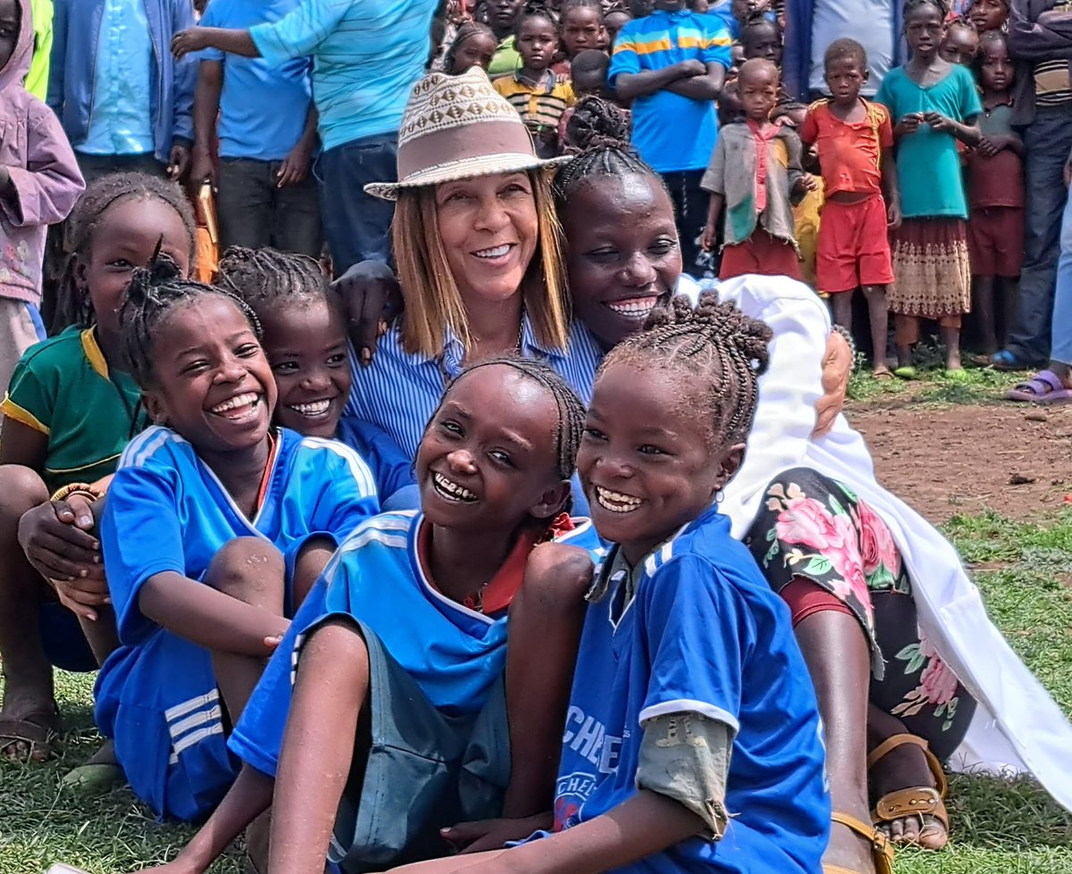 Helen Grant OBE MP (@helengrantmp) on Twitter photo Fantastic meeting children and teachers in Konso 🇪🇹 with <a href="/imagine1day/">Imagine1day®</a>.
The 🇬🇧 supported <a href="/UNICEFEthiopia/">UNICEF Ethiopia</a> "Bete" / My Home programme provides crucial education and holistic support to children living in crisis and conflict situations across Ethiopia.
📝👩🏫
#RightsFreedomPotential Fantastic meeting children and teachers in Konso 🇪🇹 with <a href="/imagine1day/">Imagine1day®</a>.
The 🇬🇧 supported <a href="/UNICEFEthiopia/">UNICEF Ethiopia</a> "Bete" / My Home programme provides crucial education and holistic support to children living in crisis and conflict situations across Ethiopia.
📝👩🏫
#RightsFreedomPotential