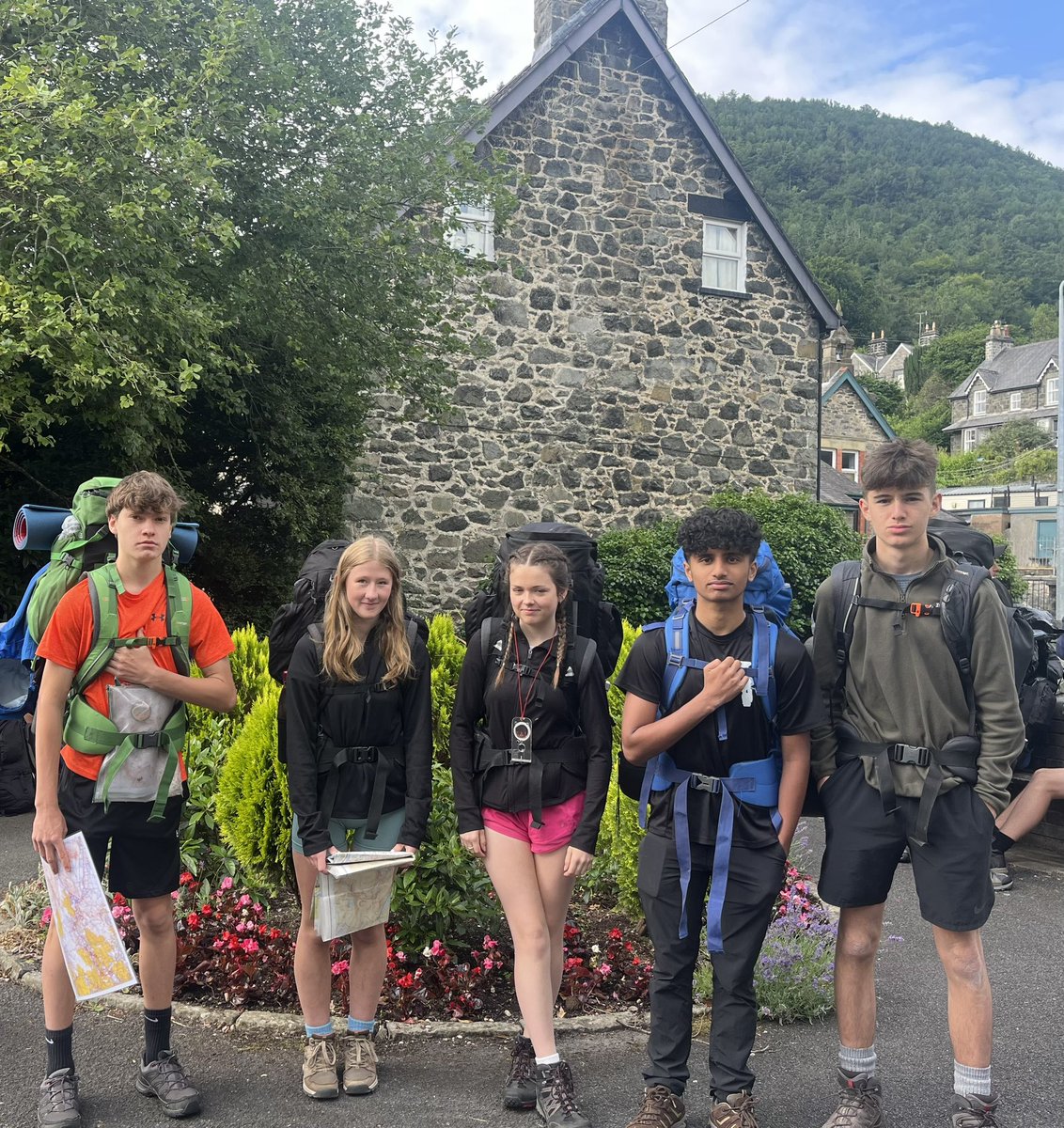 All of our Silver Yr11 students have set off on their assessed expedition 🌞#SilverDofE