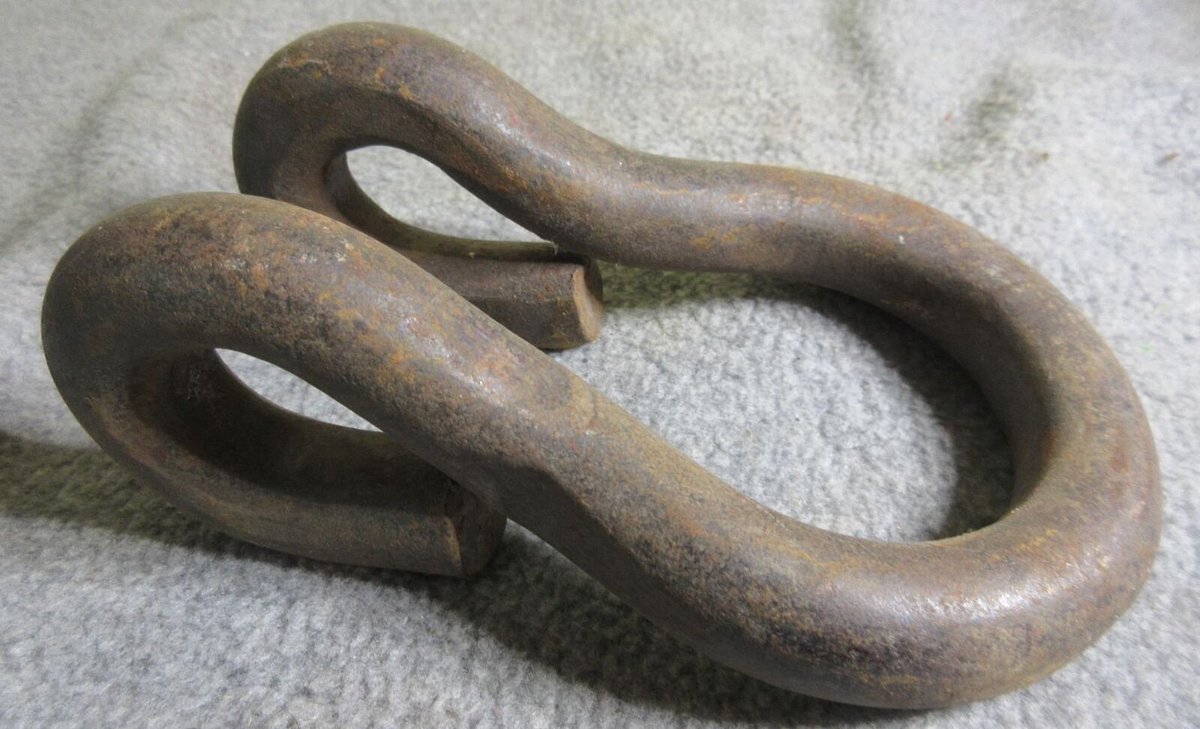 Vintage Plow Drawbar Clevis Hitch Tractor Disk #Tractors #farming #tractorparts #hitch #parts #repair #farmer #USFarmer #FarmEquipment #AgTwitter #FarmMachinery #vintage #farmer #vintage #JohnDeere #IHC #Oliver #MM #ford #Clevis