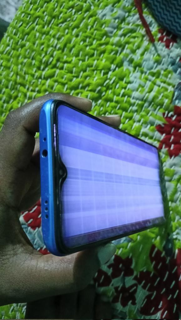 12thStudents's tweet photo. Redmi 9 Power 
इस फोन को चार्ज में लगाए थे जिसके कारण फोन का डिसप्ले ऐस�� हुआ है। फोन को 1 घंटा चार्ज मे लगाए थे
चार्ज से खोलने के बाद अभी तक फोन बहुत गर्म है
ऐसा लगता है की फोन कभी भी फट जायेगा 
इसका डिसप्ले भी बाहर निकाल आया हैं
      कृपया मदद करे 😔😔😔 https://t.co/mDqBev9ohi