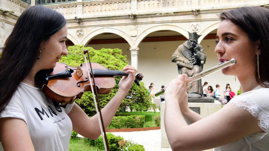 📢🎻Aberto ata o 9 de xullo o prazo para participar no encontro de verán da @orquestraUSC 

O evento desenvolverase do 31 de xullo ao 7 de agosto e diríxese á mocidade estudante de música 

🗞️usc.gal/gl/xornal/nova…
