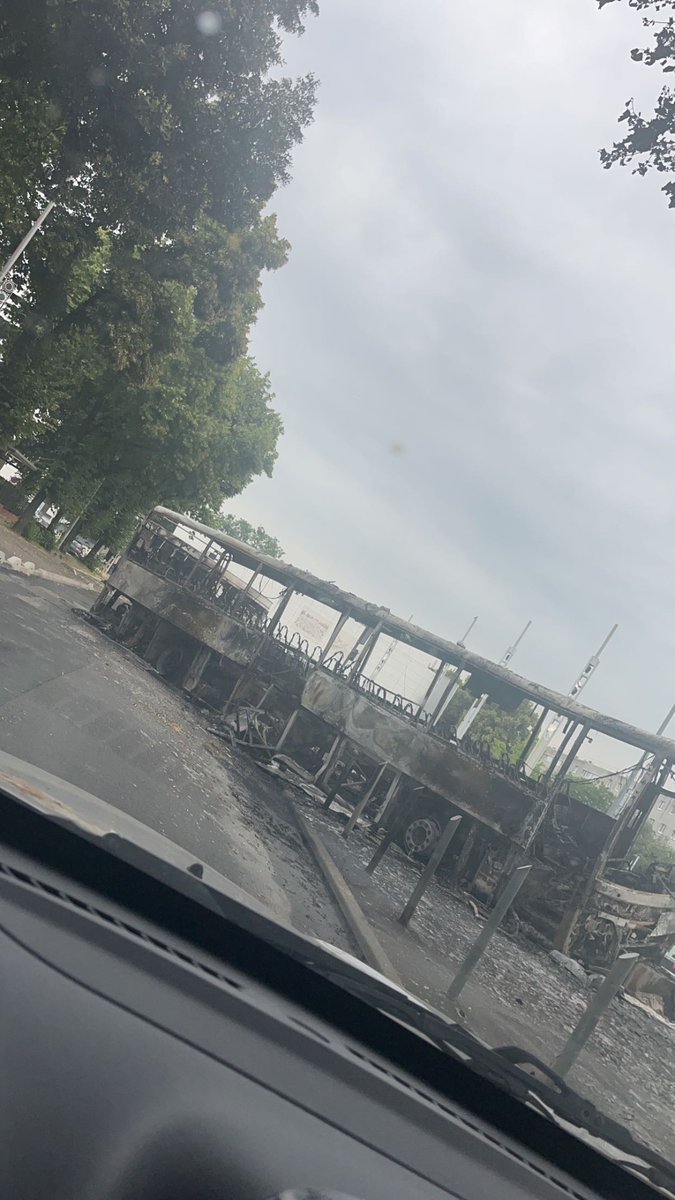 Justeontwit's tweet photo. #emeutes  Athis-mons en banlieue parisienne #91 plusieurs départements en colère… https://t.co/hM1itYuO1E