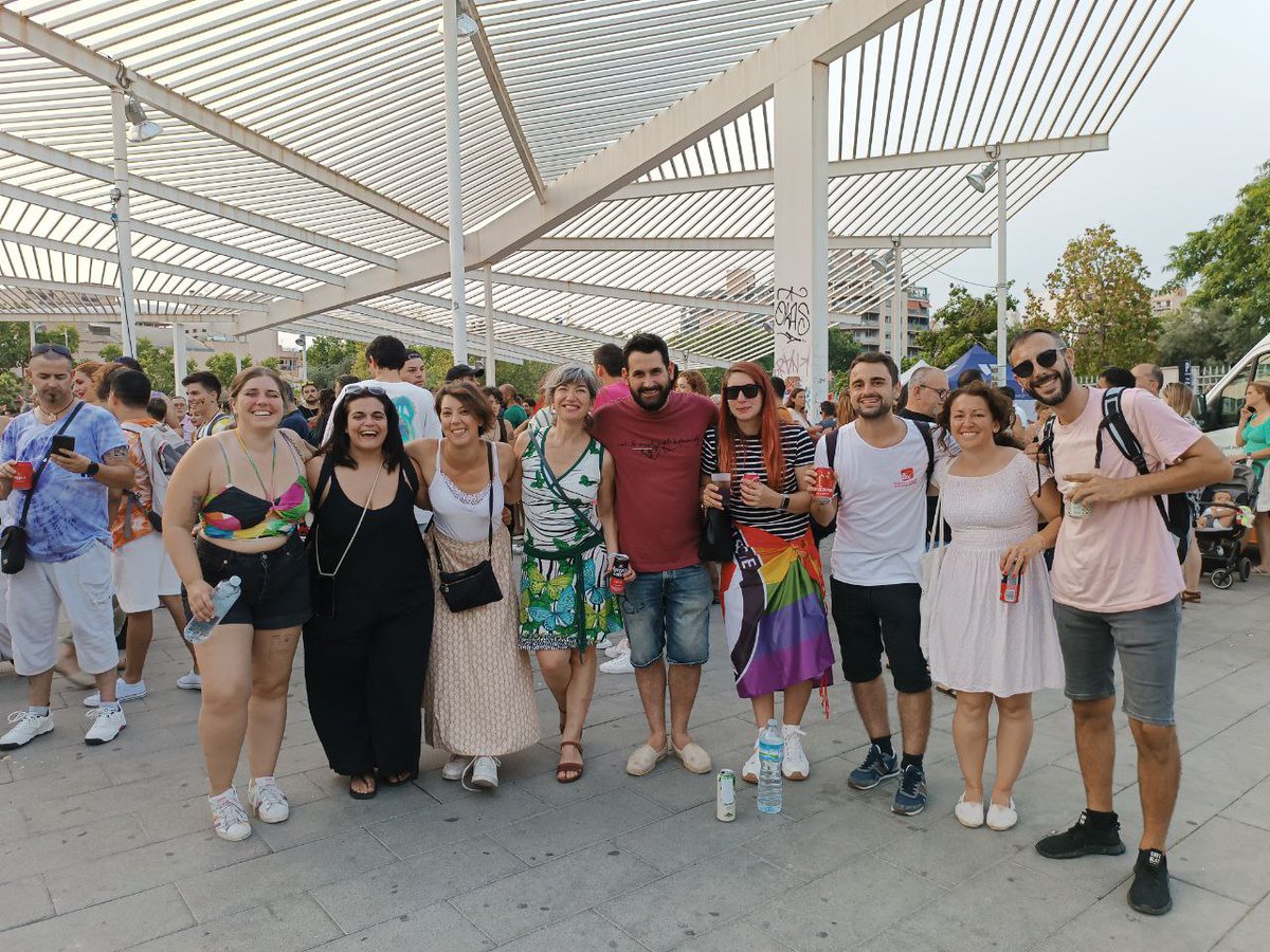 lilytarraga's tweet photo. D' ahir al Orgull, amb molt d'orgull 😜😊✊🏼

Perque ningú ens pot dir a qui #estimar.. i sobretot per la nostra llibertad! 

#euib
#Orgull2023 
#estimalliure 
#LGTBI+ https://t.co/E4KHBZ1OBZ