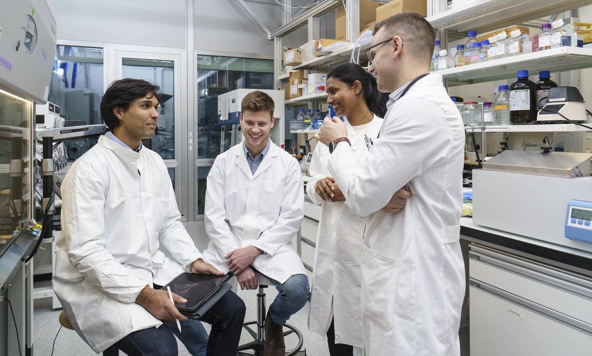 CHF 150,000 for the mission to fight bone cancer with personalized medicine: CompagOs wins final stage of Venture Kick.
Best of success to the team of biotech entrepreneurs Robert Baumann, Barna Gal, Chris Steffi, and Gian Nutal Schädli!
venturekick.ch/CompagOs-wins-…