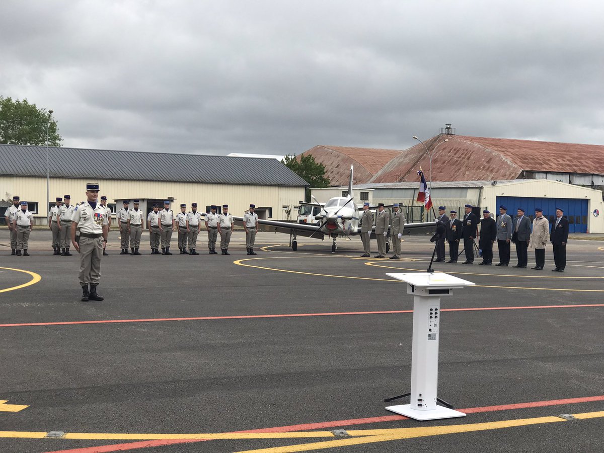 PSimonOF's tweet photo. Le lieutenant-colonel #Dorange est le nouveau chef de corps du Détachement #avions de @armeedeterre, basé à #Rennes @ouestfrance35 @COM_ALAT @defense_ouest @AJDPresse @IHEDN #Alat https://t.co/Co2JwQYBPp