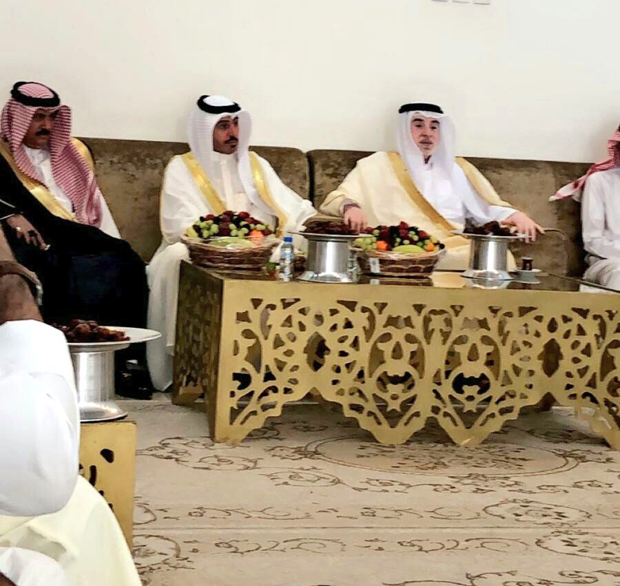 من ديوان فهد ضيف الله القحص 
بحضور أبناء العم
جزاع فهد القحص
عناد فهد القحص
سلطان فهد القحص
ناصر فهد القحص
وبعض الأقارب والأصدقاء
وإستقبالهم لضيوفهم الكرام
 الشيخ خالد الوطبان المجول الجربا
 الشيخ سامر منشد ابن حبيب
 الشيخ حميدي الهايس الفرحان الجربا
عساه ديوان عامر بأهله