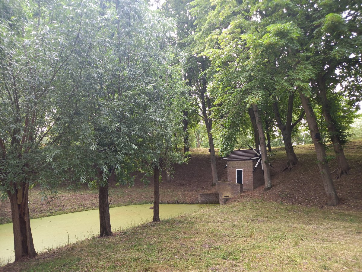 Mooi klein vestingstadje #willemstadnb #rijkehistorie #daguitje #rondleiding #aanhethollandsdiep  #visitbrabant #zuiderwaterlinie vandaag warme dag met zon! 🌞 #fijnedag