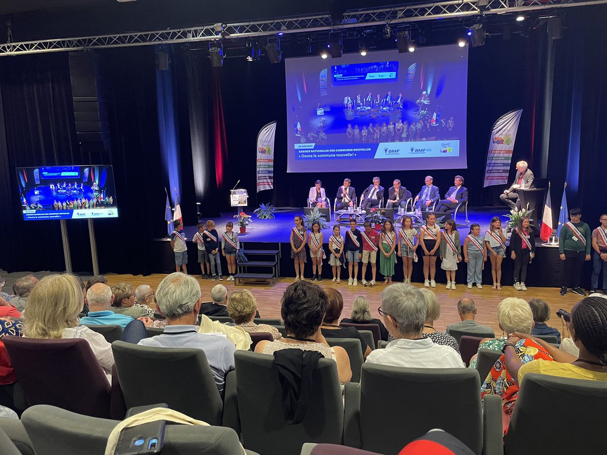 's tweet image. En direct des assises nationales des communes nouvelles 2023 avec mes amis de #Vallons-de-l'Erdre 🚀
Au programme : bilan et recommandations après de 10 ans de commune nouvelle autour du projet de territoire, des enjeux démocratiques et d’une gouvernance efficiente…