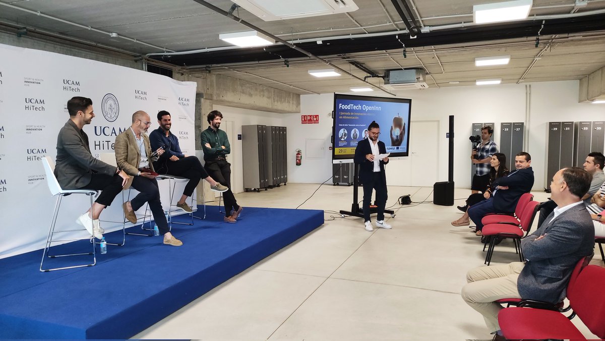 HitechUCAM's tweet photo. Comienza la mesa redonda de Foodtech #OpenINN
 con los directores de innovación de @Aquaservice , @estrellagalicia y Capsa Food ( Central Lechera Asturiana) moderados por @prandez

@UCAM @UCAM_Investiga @UCAM_ITM https://t.co/tfLR2mgxde