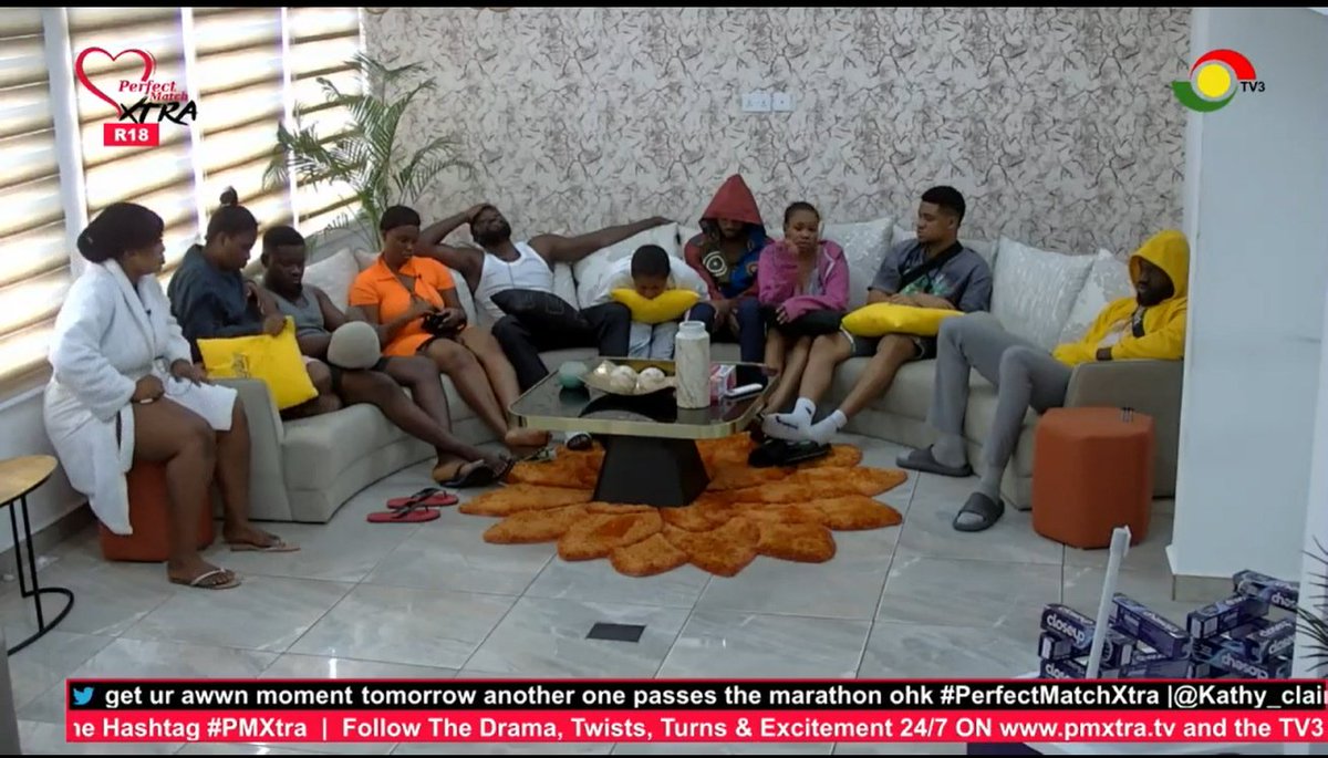 Housemates are warned by Big Mama not to use phones while inside the #PMXtra house. 

Brownie was found guilty and given a strike, which required her to wash and clean the house for 5 days.

🤭🤭🤭🤔
#PMXtra #PerfectMatchXtra