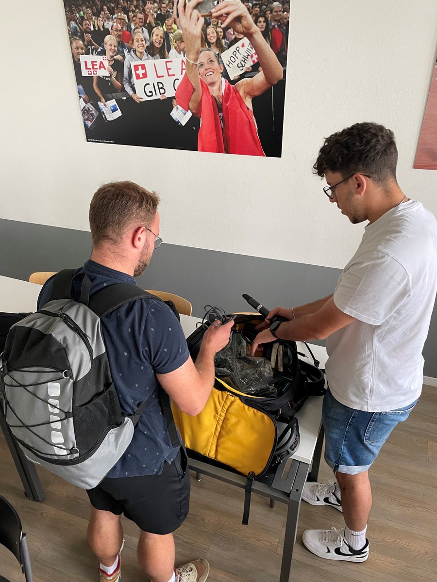 👏🏼🎉Clap de fin pour la volée 15 de l'AJM de l'<a href="/UniNeuchatel/">Université Neuchâtel</a>!

Pendant 14 semaines, nous avons accompagné ces étudiant·es à travers des ateliers de presse, d'audios/vidéos et de spécialisation en radio et télévision. Nous leur souhaitons plein succès dans la suite de leur Master!