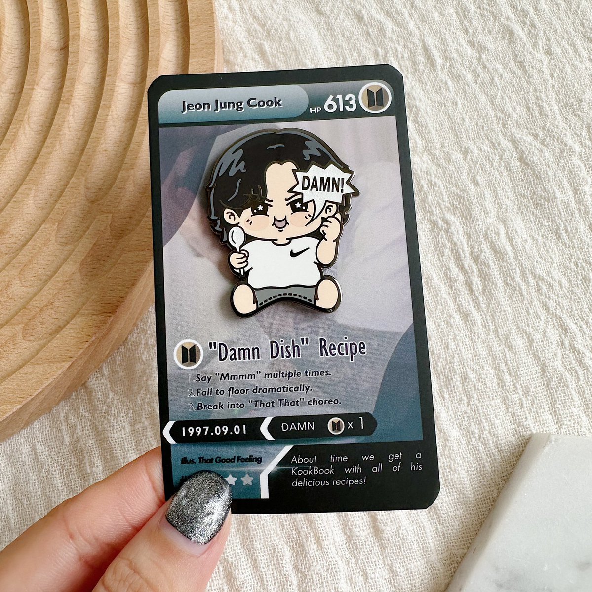 🍳JEON JUNG COOK Enamel Pin🥄

Available on 1 July - thatgoodfeeling.shop
& SG Shopee

#bts #btspins #btsfanart #jungkook #jeonjungkook #btsjk