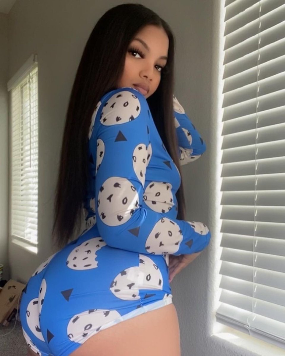 Princessuniique's tweet photo. I want to go shopping I need my paypigs to send me money 💰 @paypigs https://t.co/Uojm7XUjFB