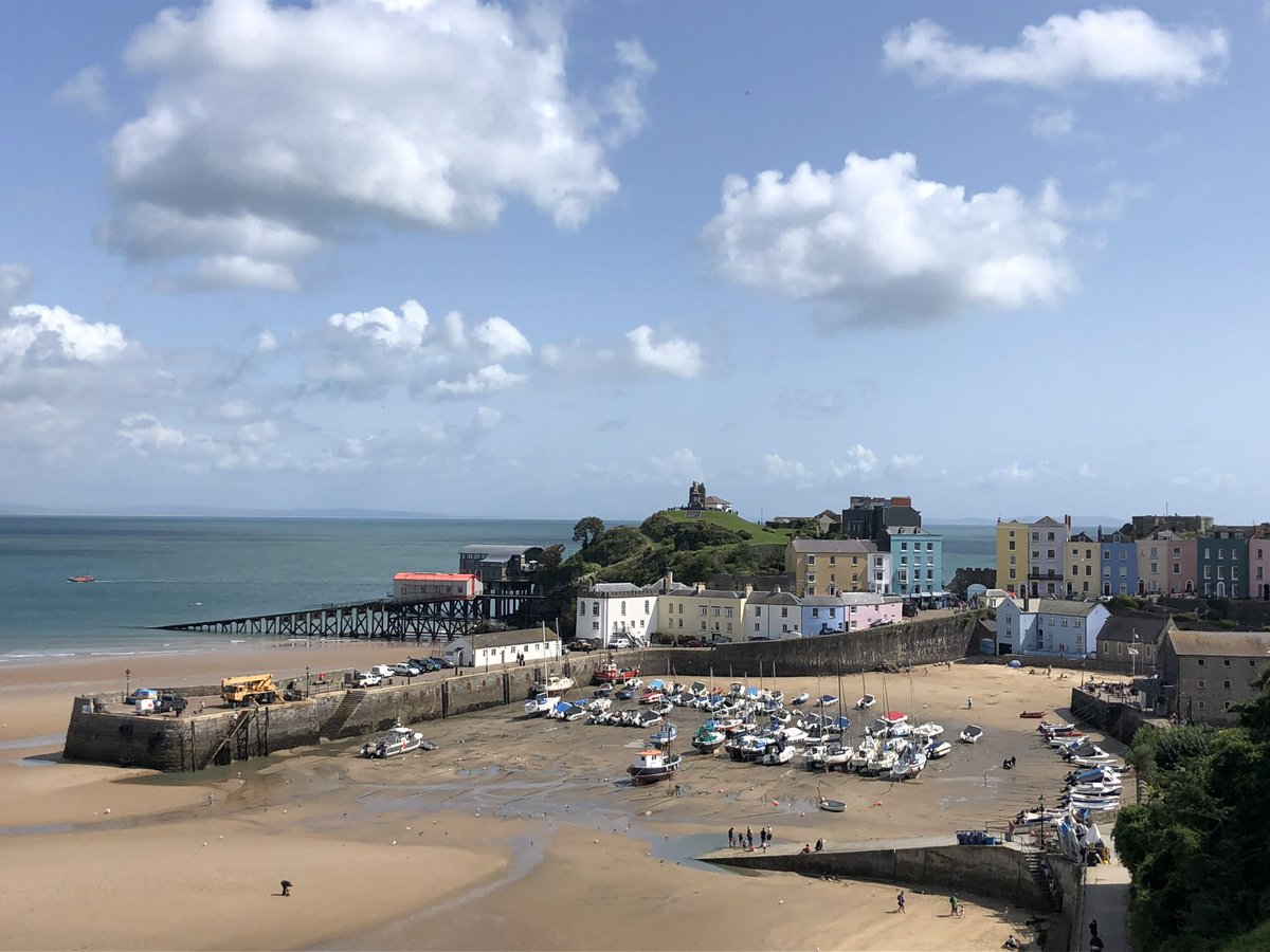 Good morning happy Thursday, have a great day everyone #ThrowbackThursday #BeKindAlways Tenby an all time family favourite for so many years 💛@visitwales #childhoodmemories #Dayout @Twitter