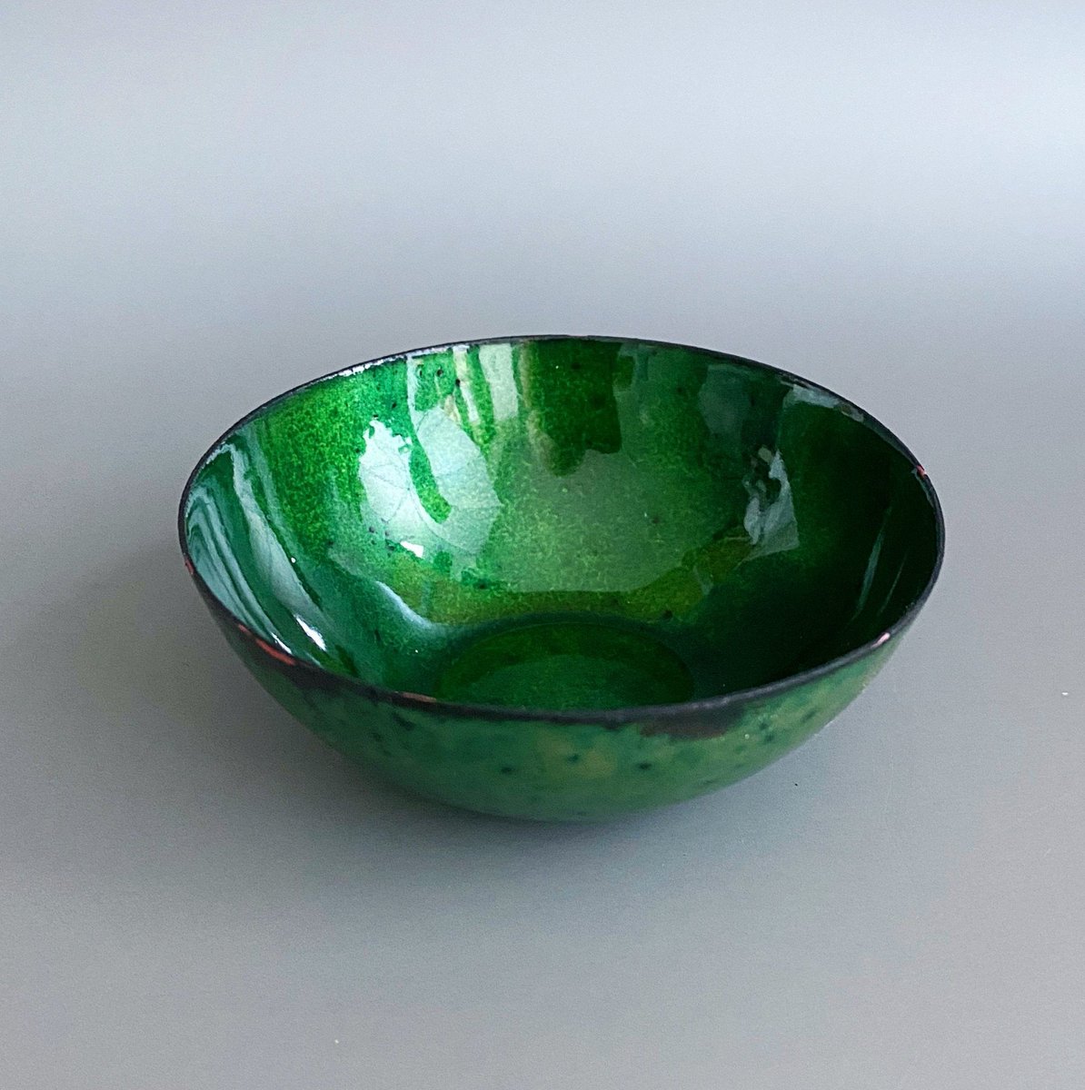 Deep Copper Enamel Bowl - Emerald Green tuppu.net/227e144e #UKHashtags ##UKGiftHour #HandmadeHour #bizbubble #giftideas #shopsmall #MHHSBD #inbizhour #Ring