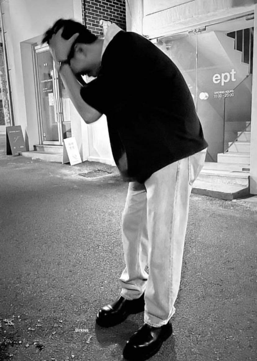 minamhopekook's tweet photo. No Namjoon, ahora tendré que usar tu foto para memes https://t.co/e5JVRyGF5M