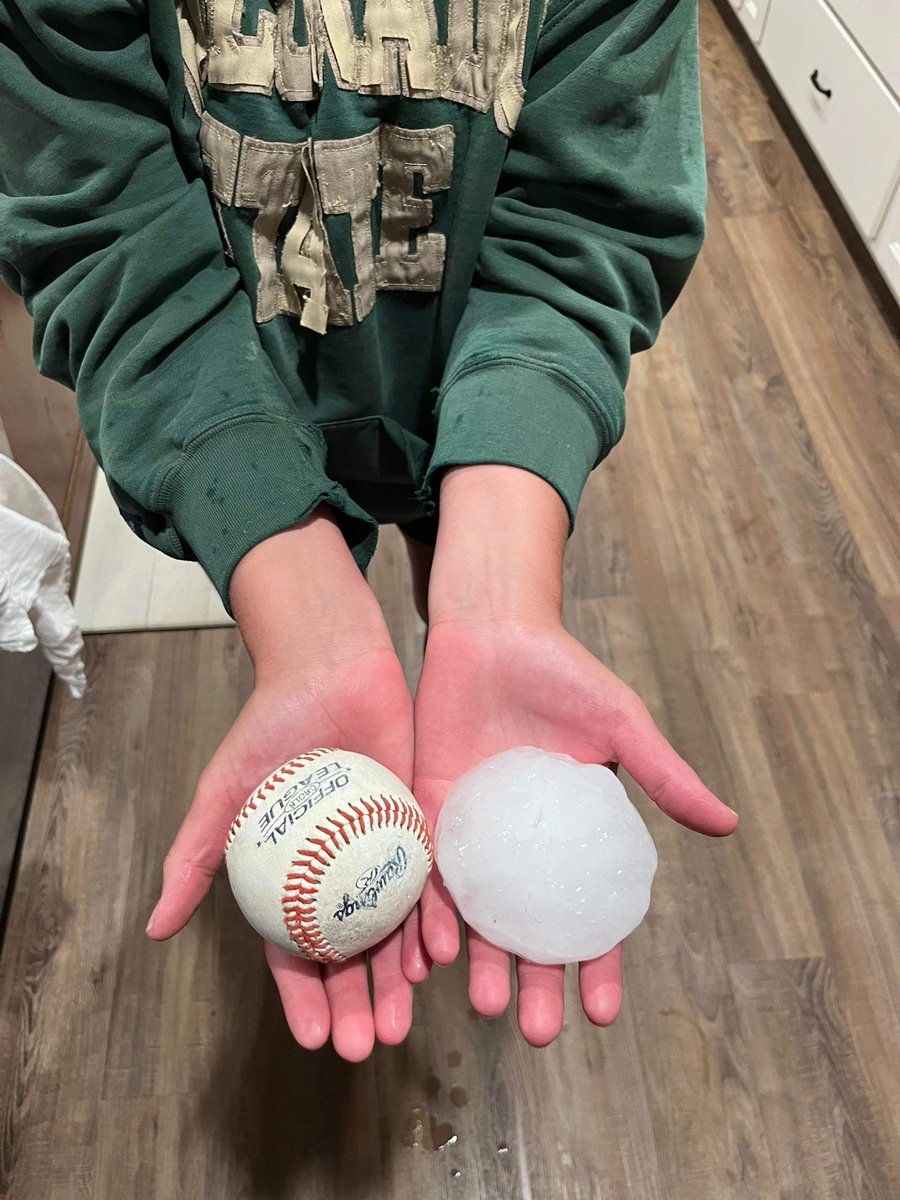 kodythewxguy's tweet photo. Brush, CO

Baseball size hail #COwx #SevereWx #Hail 

📸 Stephanie Miller https://t.co/Hkqk2KqCvX
