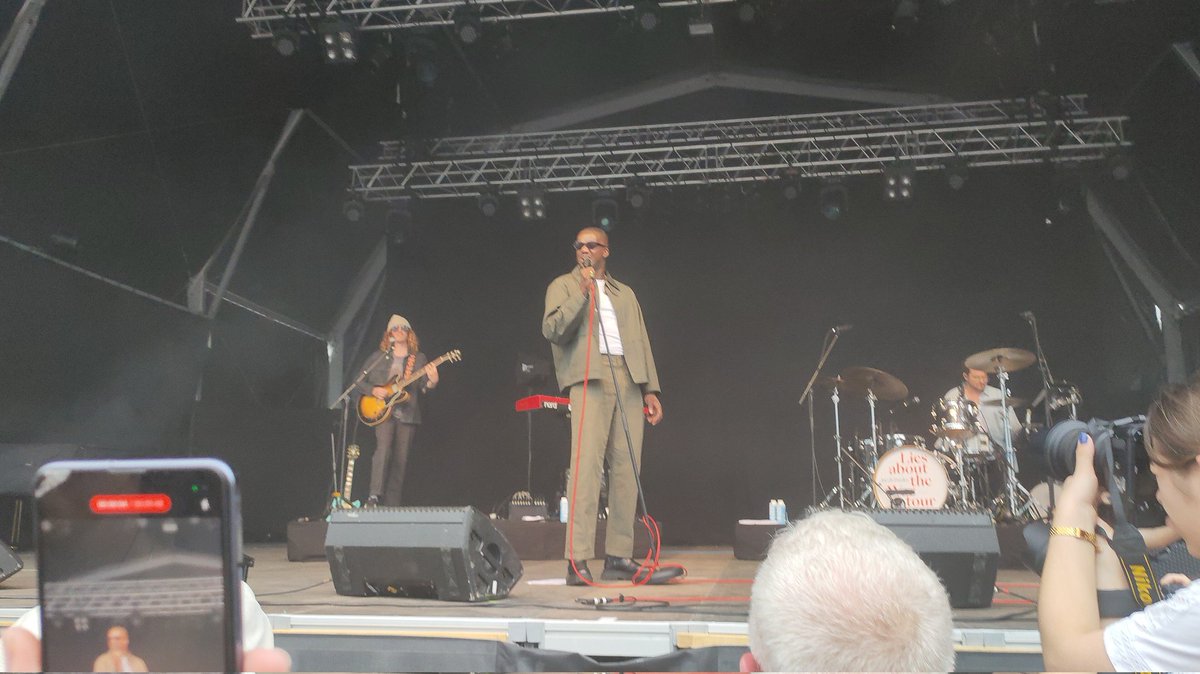 Merci <a href="/LaDefenseJazz/">La Défense Jazz</a> et <a href="/MrJacobBanks/">Jacob Banks</a>. C'était formidable.