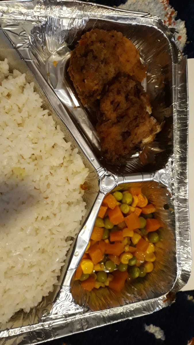 prilfajar_22's tweet photo. @ishomnia @Mohammaddarry Iki menu makan siang e https://t.co/siRNY2lJlJ
