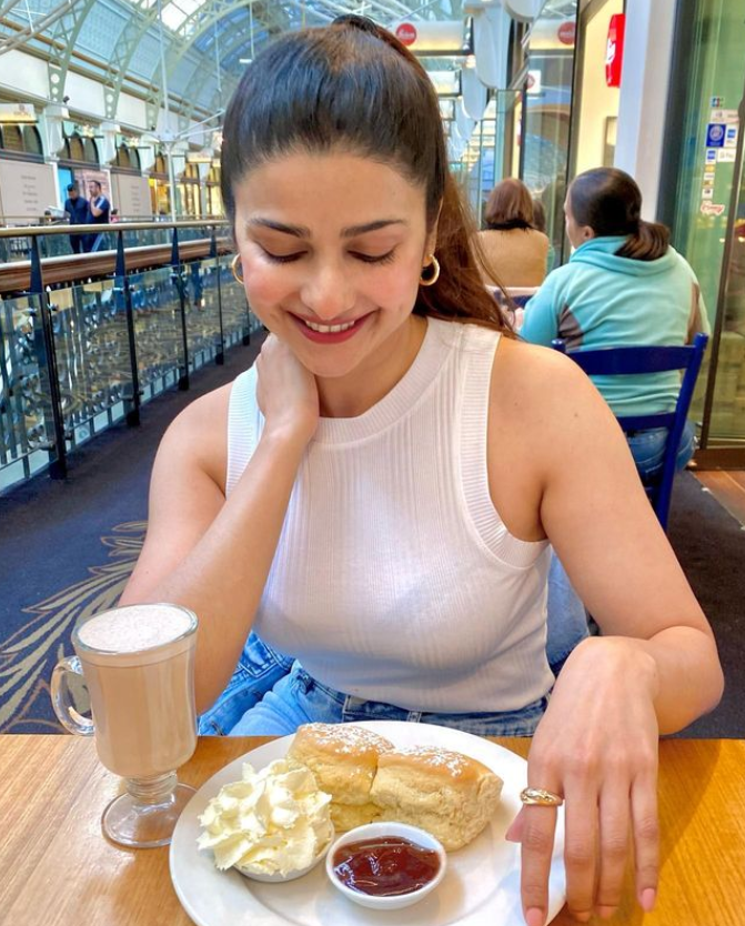 Nothing makes us happy like a good breakfast! Prachi Desai's smile tells it all 🥰