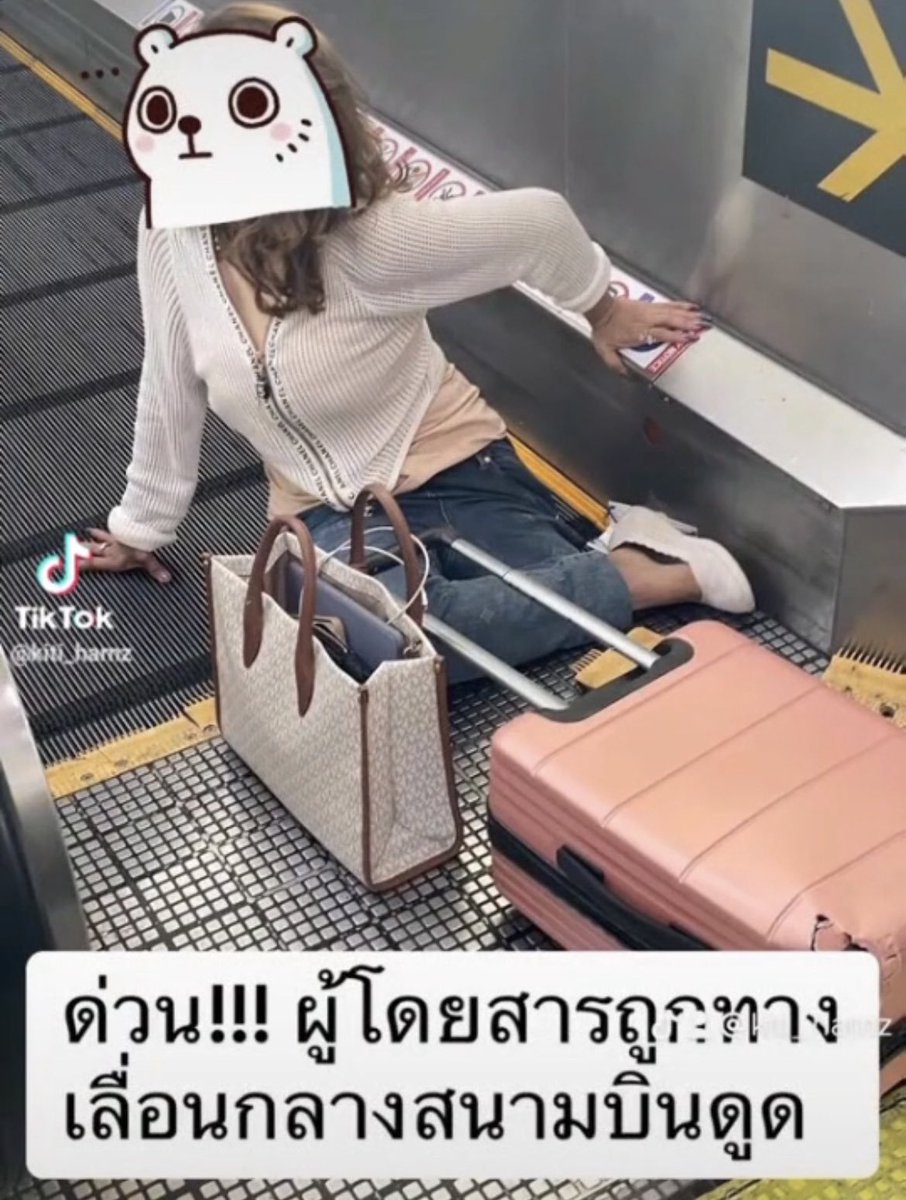 gumaikhum's tweet image. เดินๆอยู่ขาผลุบลงไปในร่องทางเดินนี่ไม่ต่างกะเอาเนื้อหมูเข้าเครื่องบดเลยนะ เพราะข้างใต้มันจะเป็นเฟืองที่หมุนรางเลื่อน ไม่เข้าใจว่าไม่มีการตรวจสภาพเลยเหรอ สงสารผดส มากๆ ท่าทางเหมือนเพิ่งไปเที่ยวกลับมา อยู่ๆต้องมาเสียขาเพราะความมักง่ายของคนอื่น #สนามบินดอนเมือง