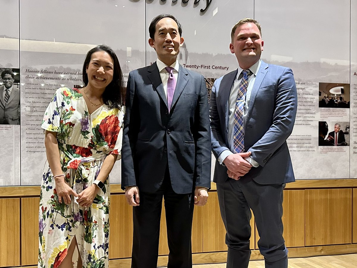 Huge congratulations to our @StanfordCTSurg graduating residents and a hearty welcome to our I6 interns…per Dr Woo “the cycle of life”. Best of luck! @GraemeRosenberg @natalielui22 @DouglasLiou @BAG_MD @irmelliott @shrages