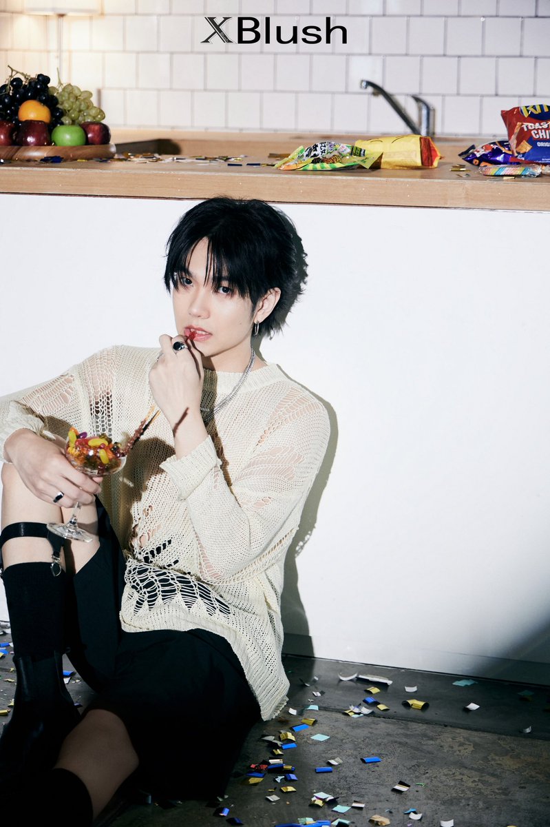 XblushM's tweet image. #Build金建成多巴胺封面大片
#Build金建成中国首封

还泛着鱼肚白的太阳从天际处缓慢升起，梦的精灵附耳告知：此刻正值黎明。@JakeB4rever 💙
XBlush Magazine&amp;amp;Build 配置公开，海报由你决定！

#xblushmagazinexbuild #BuildJakapan